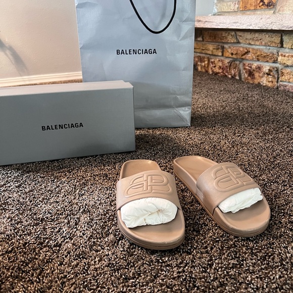 Authentic Balenciaga piscine slides sz 38 - Picture 3 of 8